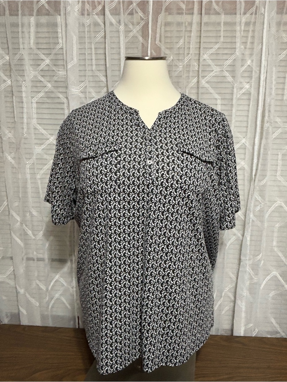 Croft &Barrow 3X women’s 3 button front shirt sleeve top floral design 28p2p 30L
